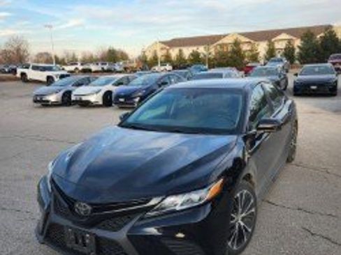 Used 2018 Toyota Camry SE image 5