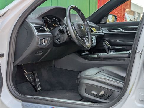 Used 2018 BMW 740i RWD image 14