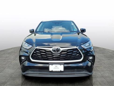 Used 2020 Toyota Highlander LE AWD/4WD image 2