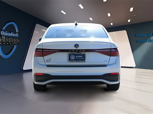 Certified 2025 Volkswagen Jetta SE image 6