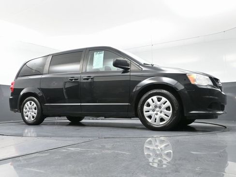 Used 2018 Dodge Grand Caravan SE w/ UConnect Hands-Free Group image 44