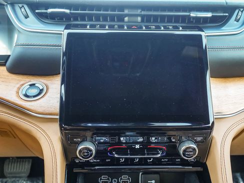 Used 2021 Jeep Grand Cherokee L Summit AWD/4WD image 10