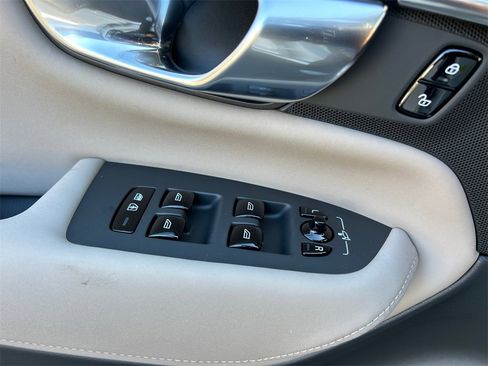 New 2026 Volvo XC90 B6 Plus w/ Protection Package Premier image 23