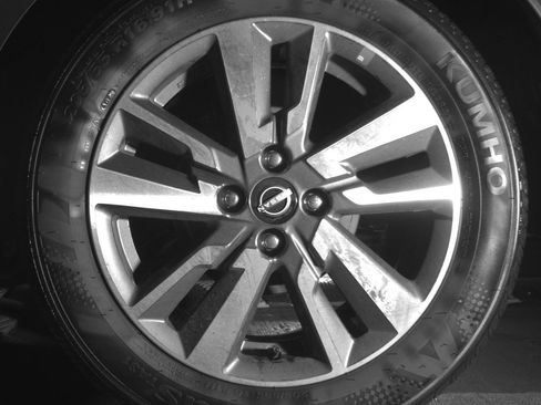 Used 2025 Nissan Versa SV image 14