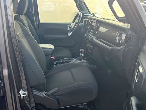 Used 2020 Jeep Wrangler Unlimited Sahara image 13