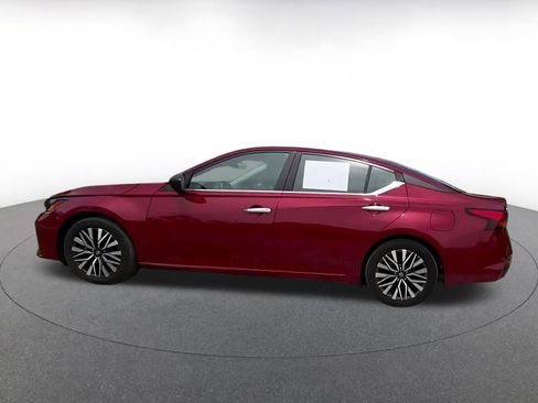 Used 2025 Nissan Altima 2.5 SV FWD image 9