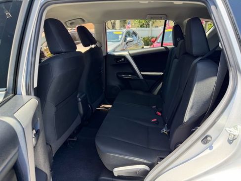 Used 2018 Toyota RAV4 LE FWD image 13