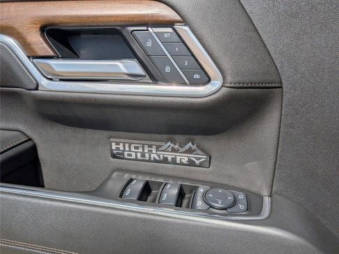 Used 2025 Chevrolet Silverado 1500 High Country w/ Technology Package image 17