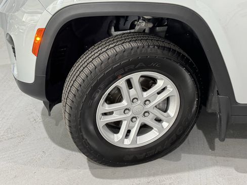 Used 2024 Jeep Grand Cherokee Laredo w/ MOPAR Finishing Package image 40