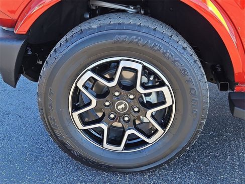 Used 2024 Ford Bronco Outer Banks image 13