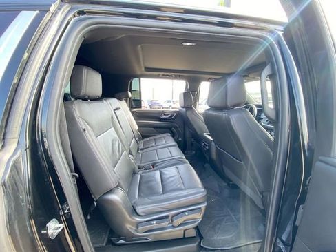 Used 2023 Chevrolet Suburban LT w/ LT Signature Plus Package image 32