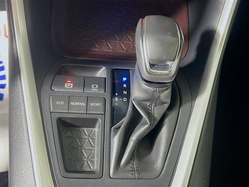 Used 2019 Toyota RAV4 Limited w/ Cold Weather Package FWD image 24