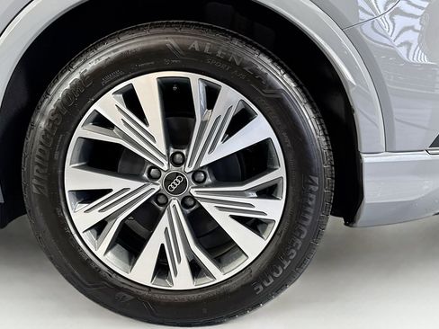 Used 2025 Audi Q4 e-tron Premium Plus w/ Premium Plus image 30