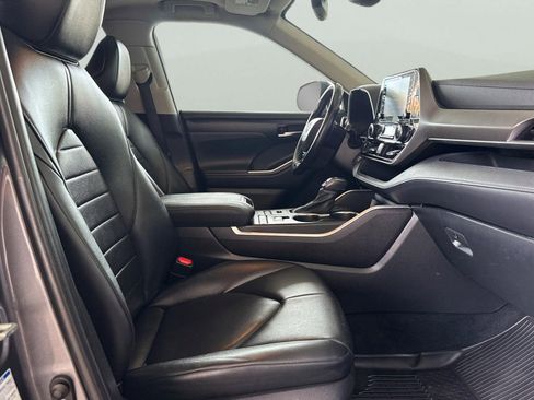 Used 2021 Toyota Highlander XLE image 21