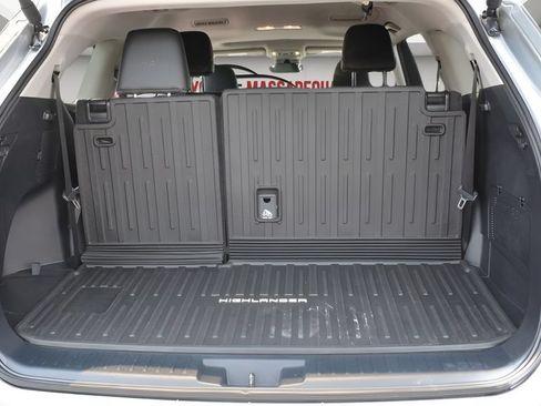 Certified 2024 Toyota Highlander XLE AWD/4WD image 17