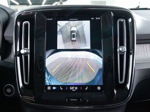 Certified 2025 Volvo XC40 B5 Plus image 16
