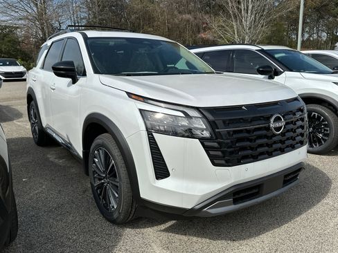 New 2026 Nissan Pathfinder Platinum image 3