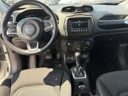 Used 2020 Jeep Renegade Latitude w/ Cold Weather Group AWD/4WD image 18