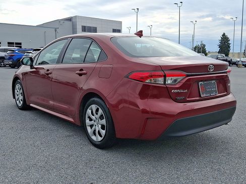 Used 2025 Toyota Corolla LE FWD image 5