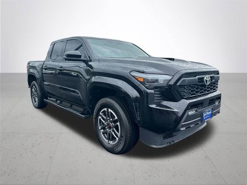 Certified 2025 Toyota Tacoma TRD Sport w/ TRD Sport Premium Package AWD/4WD image 6