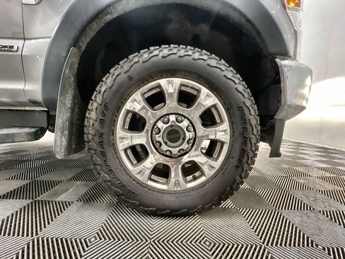 Used 2020 Ford F250 Lariat w/ Chrome Package image 18