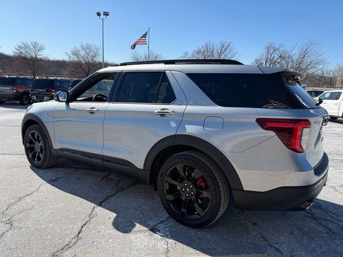 Used 2020 Ford Explorer ST w/ ST Street Pack image 12