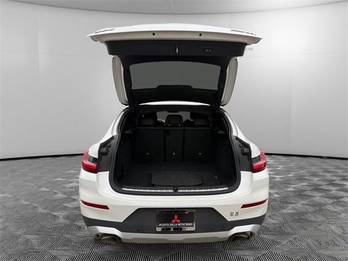 Used 2023 BMW X4 xDrive30i image 9