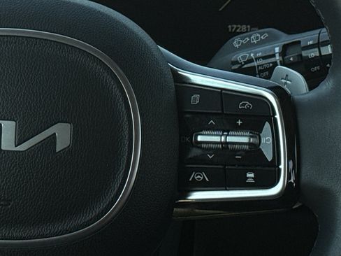 Used 2025 Kia Carnival SX Prestige FWD image 37