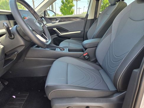 Certified 2025 Volkswagen Tiguan SE w/ Panoramic Sunroof Package AWD/4WD image 18