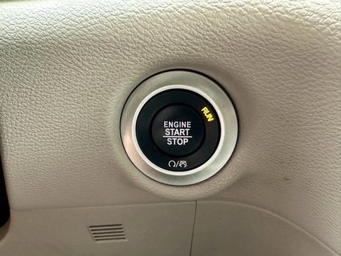 Used 2017 Chrysler Pacifica Touring-L image 33