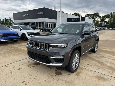 Used 2025 Jeep Grand Cherokee Summit AWD/4WD image 4