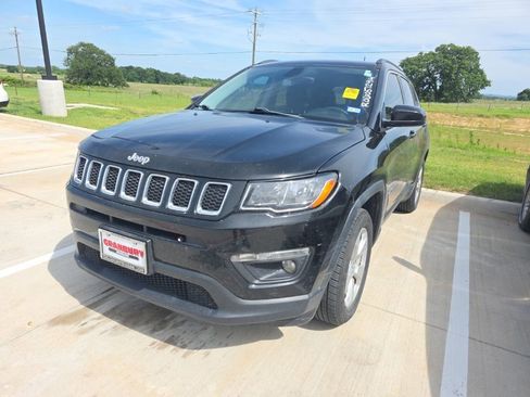 Used 2018 Jeep Compass Latitude w/ Popular Equipment Group FWD image 1