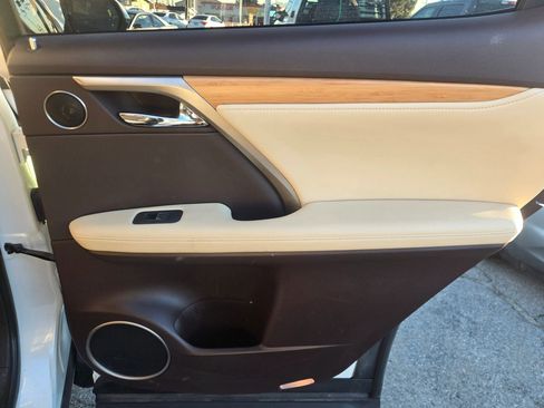 Used 2020 Lexus RX 350L Premium w/ Premium Package image 16