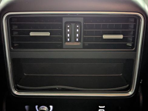 Used 2023 Porsche Cayenne AWD/4WD image 21