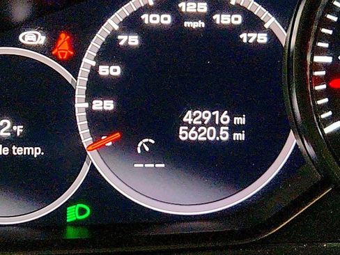 Used 2022 Porsche Cayenne Platinum Edition AWD/4WD image 16