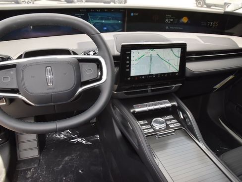 New 2026 Lincoln Nautilus Reserve AWD/4WD image 32