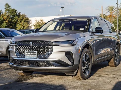 Used 2025 Lincoln Nautilus Premier w/ Equipment Group 102A image 5