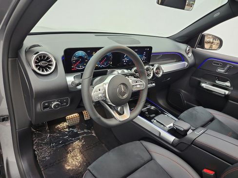 Used 2023 Mercedes-Benz GLB 250 image 9