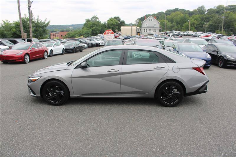 Used 2026 Hyundai Elantra Sport FWD image 5