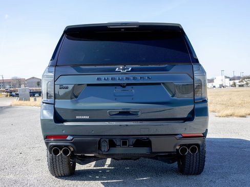 Used 2025 Chevrolet Suburban Z71 w/ Comfort Package image 6