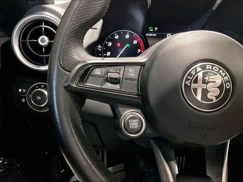 Used 2022 Alfa Romeo Giulia Veloce AWD/4WD image 19