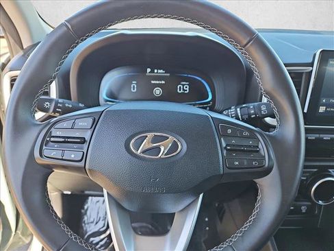 Certified 2025 Hyundai Venue SEL image 13
