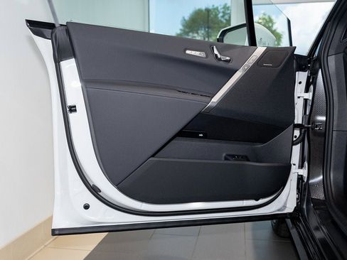 Used 2025 BMW iX xDrive50 w/ Premium Package image 11