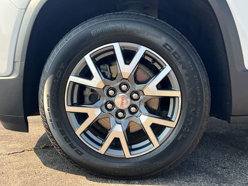 Used 2023 GMC Acadia SLT w/ LPO, Floor Liner Package image 10