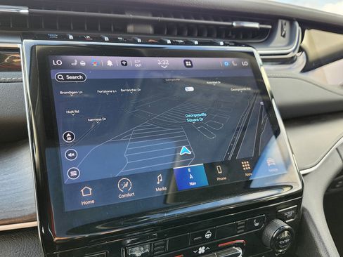 Used 2023 Jeep Grand Cherokee 4WD 4xe image 4