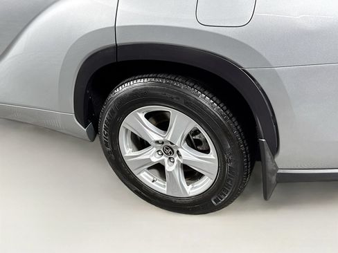 Used 2022 Toyota Highlander LE AWD/4WD image 22
