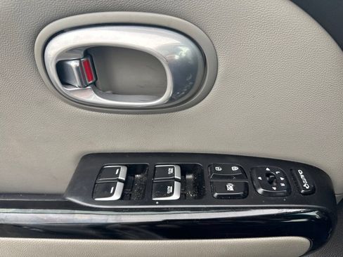 Used 2017 Kia Soul + w/ Primo Package FWD image 6