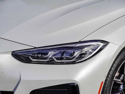 Used 2022 BMW i4 eDrive40 w/ M Sport Package image 10