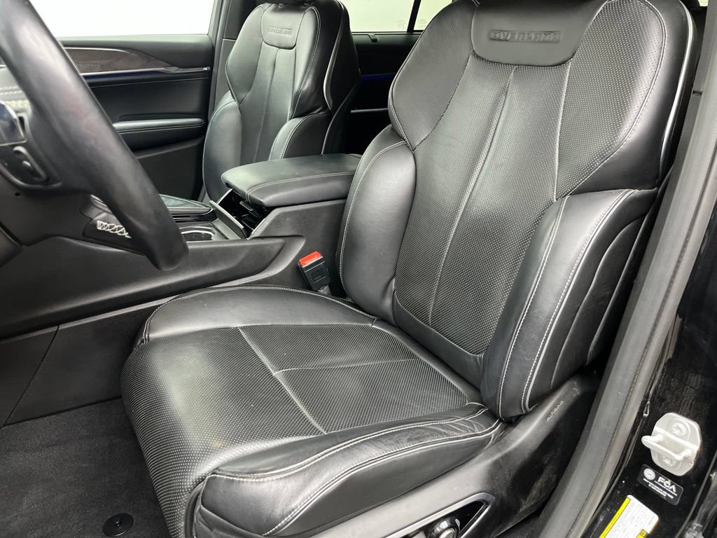 Used 2022 Jeep Grand Cherokee Overland w/ Luxury Tech Group IV AWD/4WD image 21