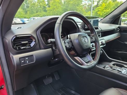 Used 2025 Honda Pilot TrailSport image 17
